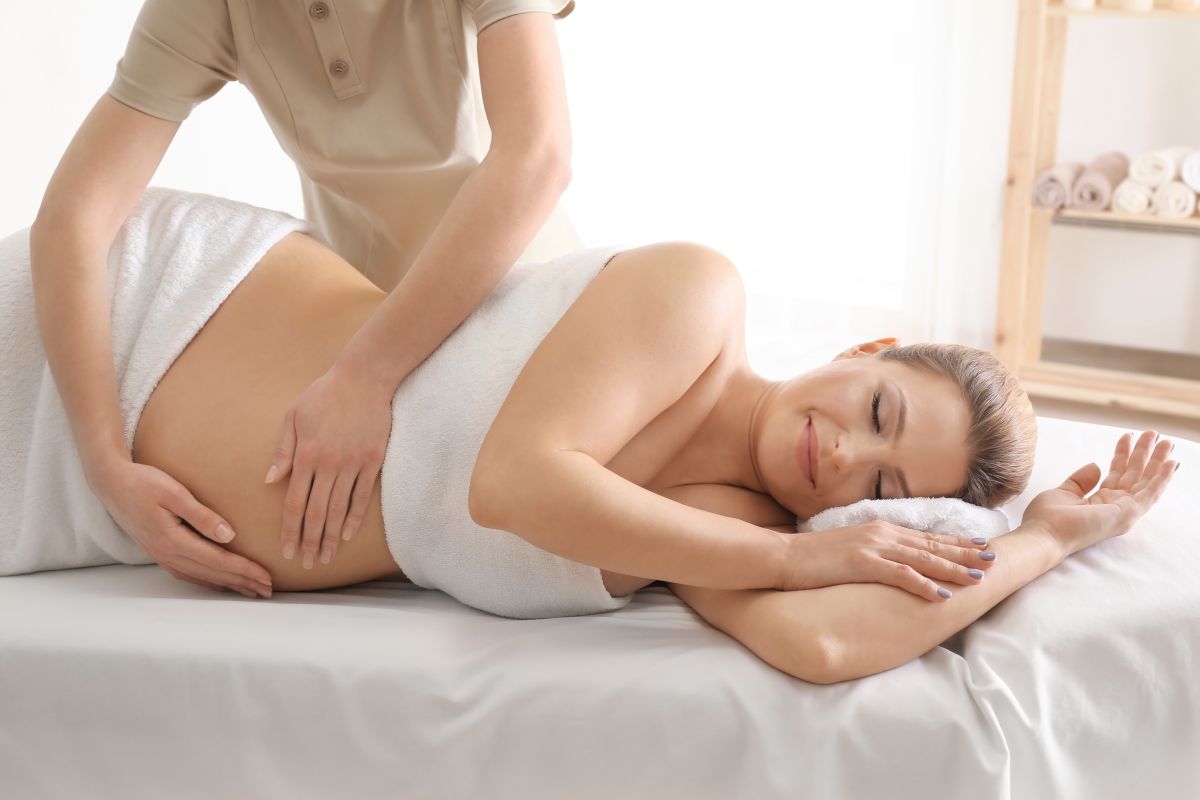 Profitez d'un instant de détente avec notre massage pour femme enceinte. Profitez d'un instant de détente avec notre massage pour femme enceinte.