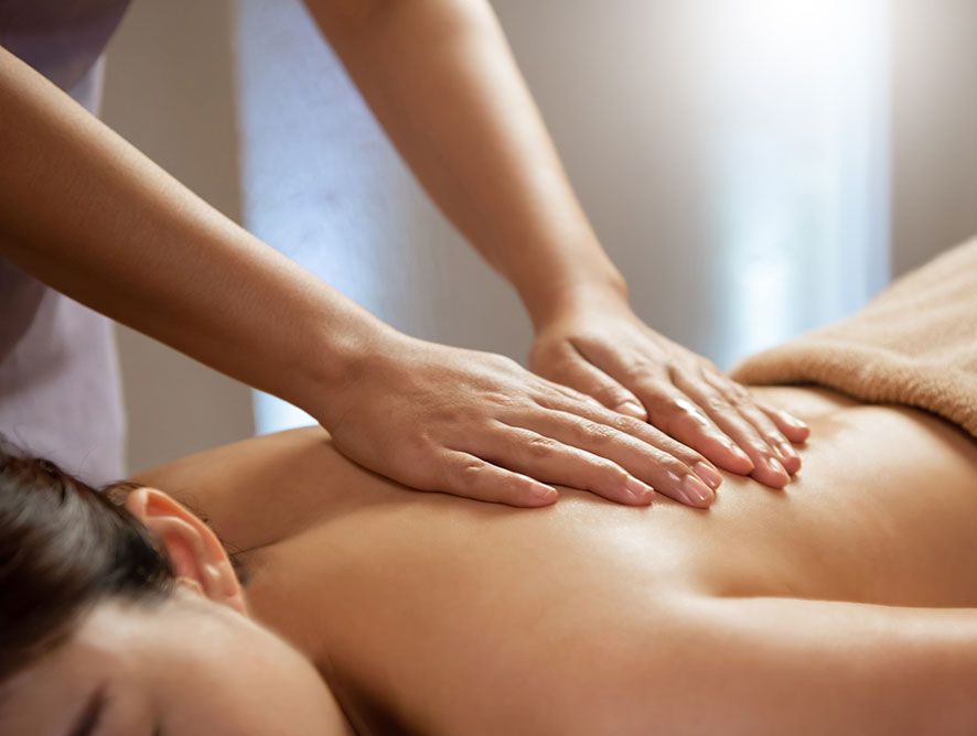 Profitez d'un massage sensitif pour vous détendre complètement.