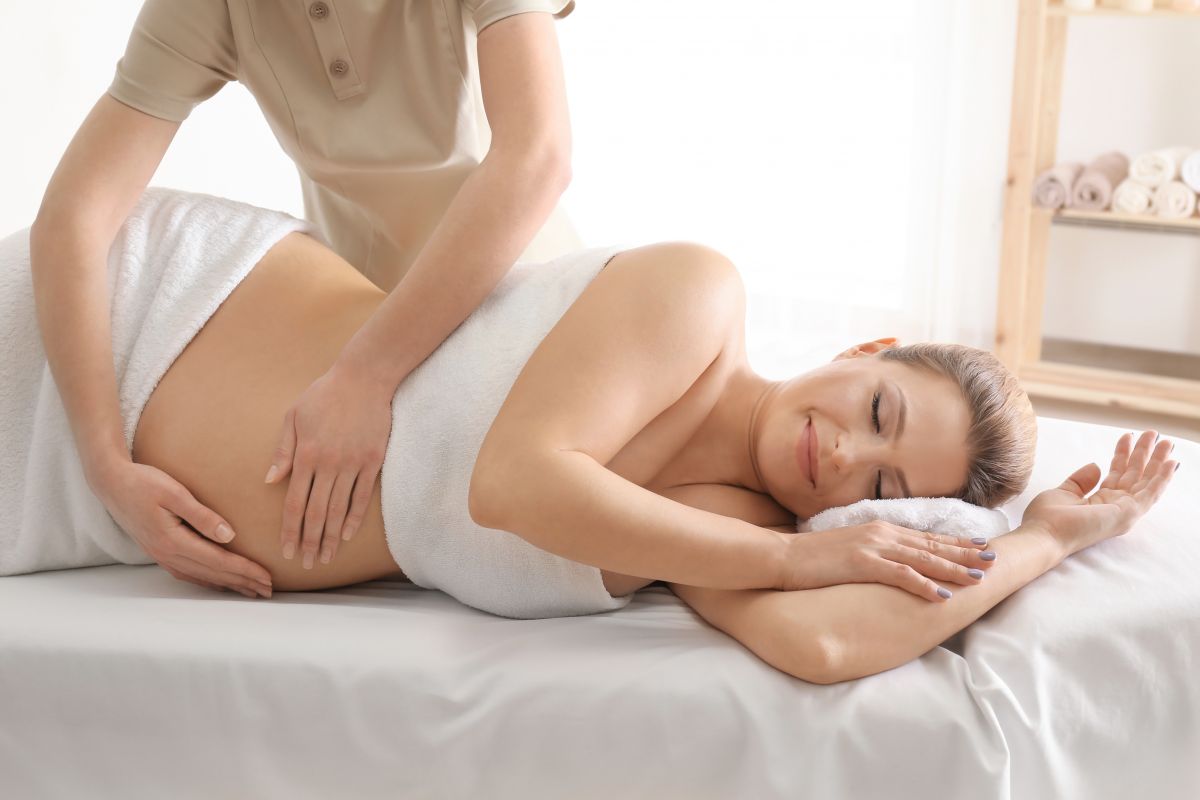Profitez d'un instant de détente avec notre massage pour femme enceinte.
